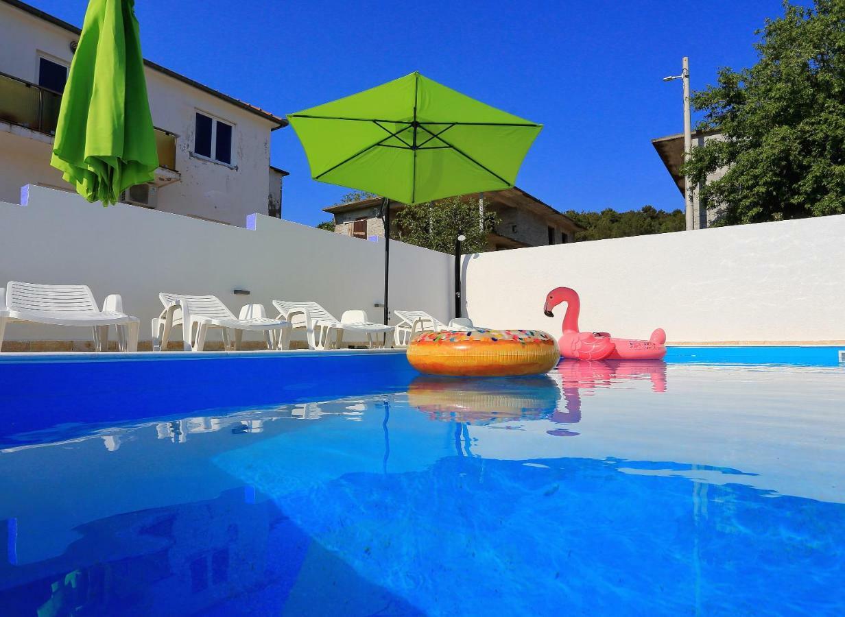 Apartment And Pool Nika Bibinje Exteriér fotografie